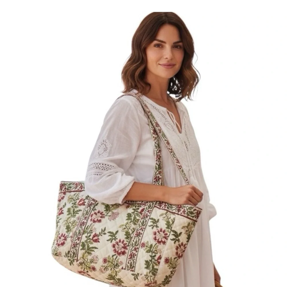 POL Embroidered Floral Tote - Cream and Green